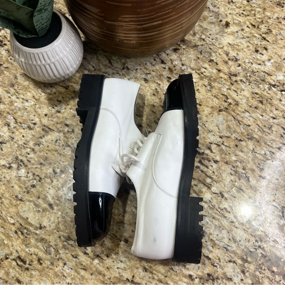 CHANEL Lace-Up Patent Leather White Black Platform Derby Shoes 35 100% Auth. - Picture 5 of 16